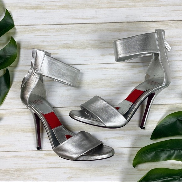 Amanda Gregory metallic silver ankle band heel - Picture 4 of 11